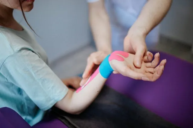 Kinesiotaping - skuteczna metoda wspomagająca rehabilitację